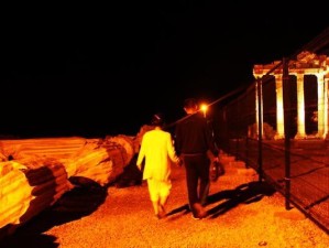 探索迷失与孤单的生活攻略（寻找自我、建立关系、战胜孤独的关键）